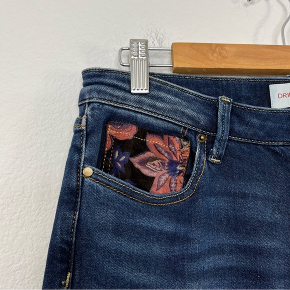 Driftwood Women's Farrah Flora Embroidered Flare Jeans dark Wash size 30 - Picture 8 of 12
